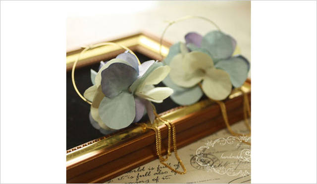 <strong>STORES.jp｜ストアーズ・ドット・ジェーピー</strong>　「紫陽花のフープピアスと花びらピアス」（handmade*SAI）