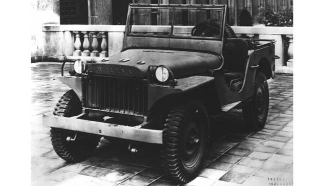 ジープの元祖は、1940年にアメリカ陸軍の要請で開発がはじまり1941年に実戦投入されたアメリカン・バンタム社の設計になるジープ。生産、および改良は、ウィリス、フォードでもおこなわれ、ウィリス社はウィリスMA、フォード社はフォードGPを生産。写真は1941年のMA 
