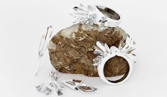<strong>Maison Martin Margiela Crystalactite for Swarovski｜革新的なフュージョンカット「クリスタラクタイト」を発表</strong>　コマーシャルピース　“Maison Martin Margiela for Atelier Swarovski”