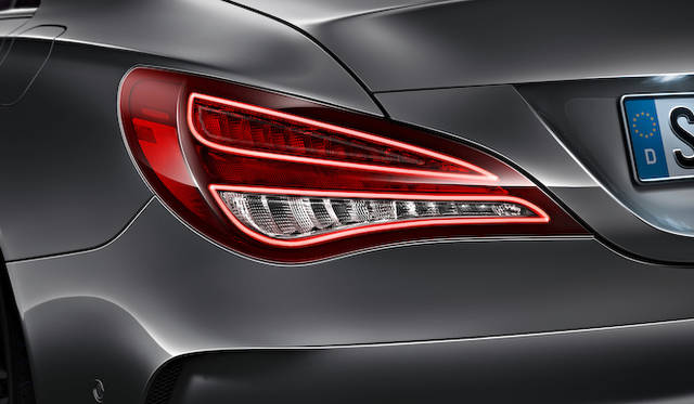 Kintaro Ueno, President of Mercedes-Benz Japan, on the right, and Vice President Mark Bodelke on the left.