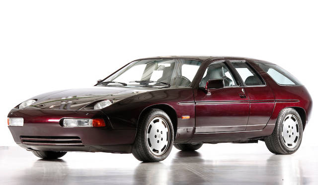 1991年に登場した928ベースの4ドアコンワゴン型コンセプトモデル。2台存在するといわれる。989とよばれるモデルの外観はこれよりもずっと911に近い 