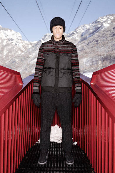 <strong>MONCLER W｜モンクレール W</strong>　2013-14年秋冬コレクション　AVENGER 16万6950円