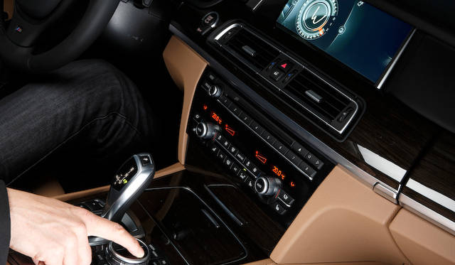 iDriveには、タッチパッド機能が標準採用される
