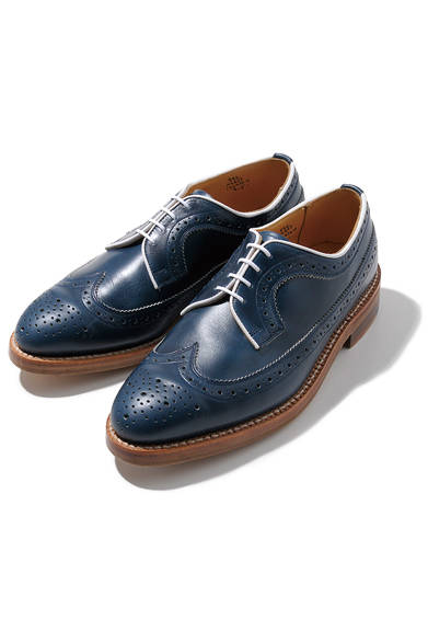 <strong>MEN’S｜メンズ</strong><br /><strong>BARNEYS NEW YORK｜バーニーズ　ニューヨーク</strong><br />英国の歴史と伝統の靴作りで定評のある「トリッカーズ」。最高級の素材を使用し、職人が手作りで仕上げる。6万4050円（Tricker's）