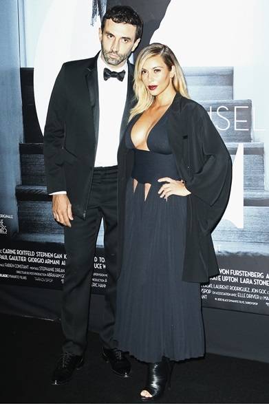 <strong>Carine Roitfeld ｜カリーヌ・ロワトフェルド</strong><br /><br />ニューヨークで開催された「The Fashion Group International’s 30th Annual Night 」に出席したカリーヌ・ロワトフェルド。セクシーなサンローランのジャンプスーツを着こなす抜群のスタイルはとても59歳には見えない！<br /><br />Courtesy of SAINT LAURENT