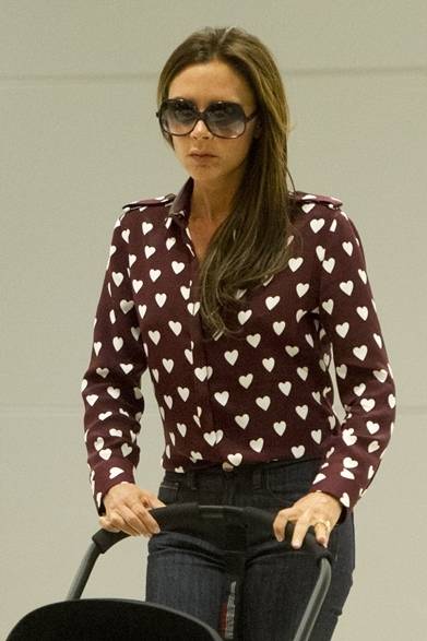 <strong>Carine Roitfeld ｜カリーヌ・ロワトフェルド</strong><br /><br />ニューヨークで開催された「The Fashion Group International’s 30th Annual Night 」に出席したカリーヌ・ロワトフェルド。セクシーなサンローランのジャンプスーツを着こなす抜群のスタイルはとても59歳には見えない！<br /><br />Courtesy of SAINT LAURENT