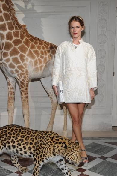 <strong>Carine Roitfeld ｜カリーヌ・ロワトフェルド</strong><br /><br />ニューヨークで開催された「The Fashion Group International’s 30th Annual Night 」に出席したカリーヌ・ロワトフェルド。セクシーなサンローランのジャンプスーツを着こなす抜群のスタイルはとても59歳には見えない！<br /><br />Courtesy of SAINT LAURENT
