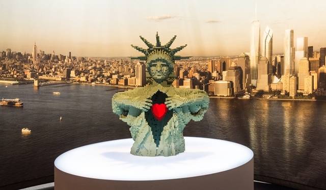 <strong>ART FILE 25｜「THE ART OF THE BRICK」</strong>　Monumental（記念碑）