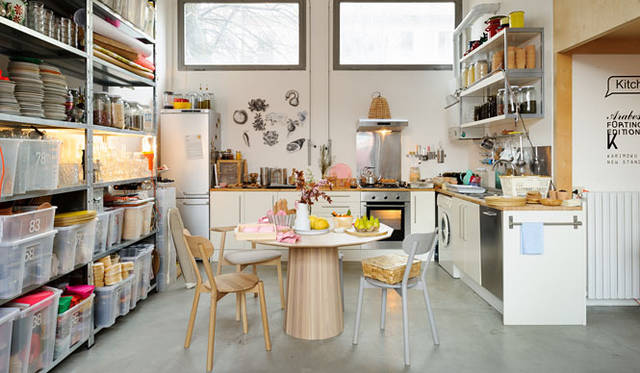 <strong>KARIMOKU NEW STANDARD｜カリモク ニュー スタンダード</strong>　エキシビション「Out of the showroom - Into the home」　2013年ミラノサローネでの「Kitchen Library」より
