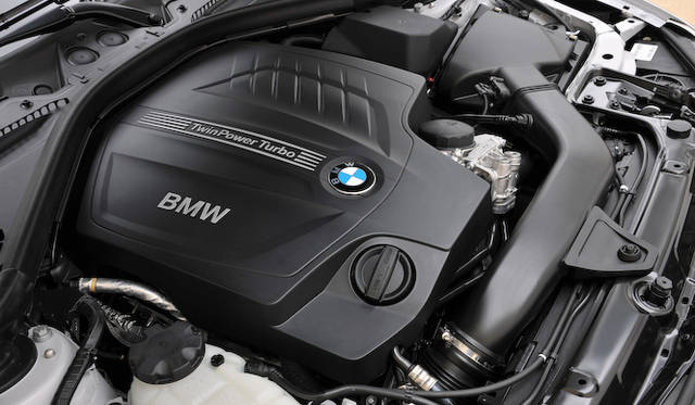 435iに搭載される直列6気筒ツインパワーターボエンジンは、最高出力 225kW（306ps）/5,800rpm、最大トルク400 Nm（40.8kgm）/1,200-5,000rpmを発揮する