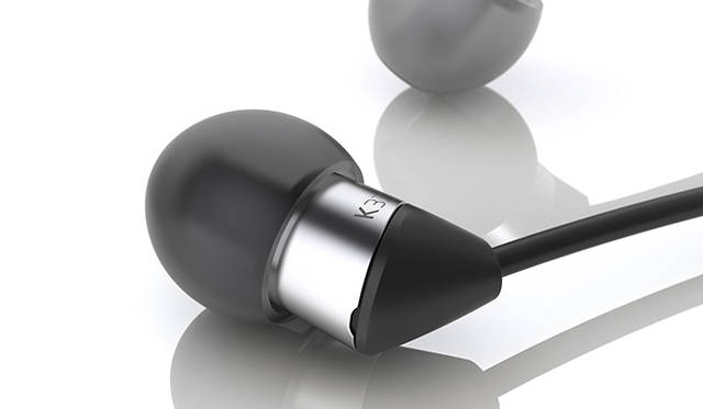 ウルトラ スモール カナルイヤホンK323 XS<br />5980円（リモコン付きタイプ）