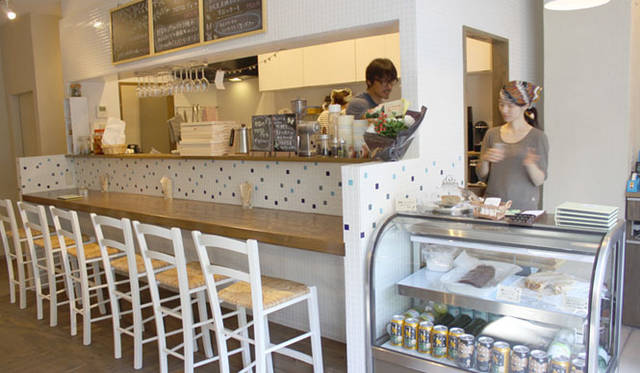 <strong>cafe＆gallery｜カフェ＆ギャラリー</strong>　「フロマエcafé＆ギャラリー」　環境への負荷、健康や食の安全性、おいしさを考え、なるべく無農薬、有機栽培のものを使うように心がけられている