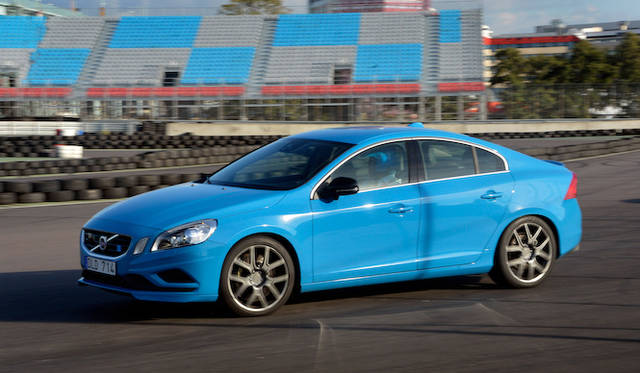 試乗は、STCC（Swedish Touring Car Championship）にもつかわれたサーキットでおこなわれた