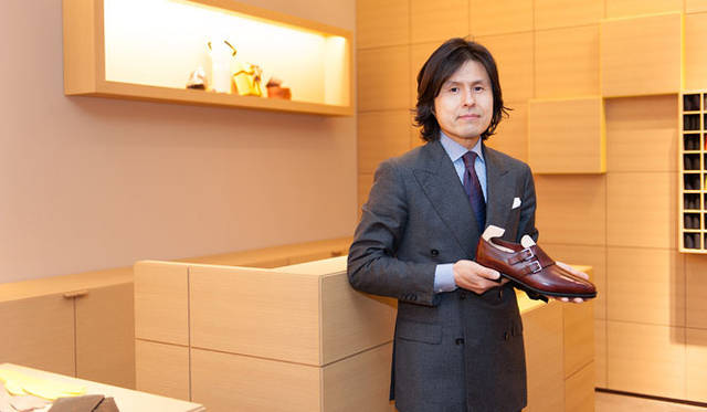 <strong>JOHN LOBB｜ジョンロブ</strong>　「東京ミッドタウン店」オープン記念スペシャルモデル　左／「ウィリアム」パリジャンブラウンスウェード