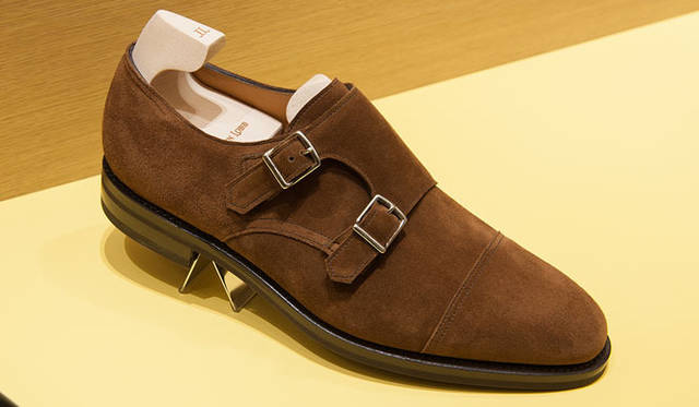 <strong>JOHN LOBB｜ジョンロブ</strong>　「東京ミッドタウン店」オープン記念スペシャルモデル　左／「チャペル」レッド