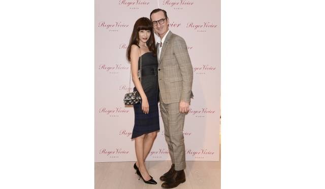 <strong>Roger Vivier｜銀座松屋オープン記念、レセプションパーティ開催</strong> モデルのヨアンさんとブルーノ・フリゾーニ氏
