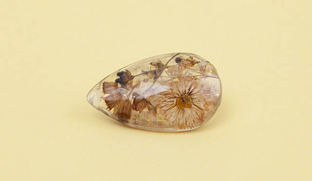 <strong>iichi｜いいち</strong>　「CRAFTS JEWELRY」展　作品「brooch」 作り手 bebelulu