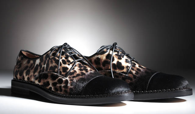 <strong>JIMMY CHOO｜ジミー チュウ</strong>　レースアップシューズ13万3350円（阪急メンズ東京 2階）