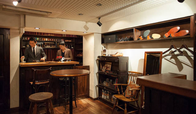 隠れ家的な店内