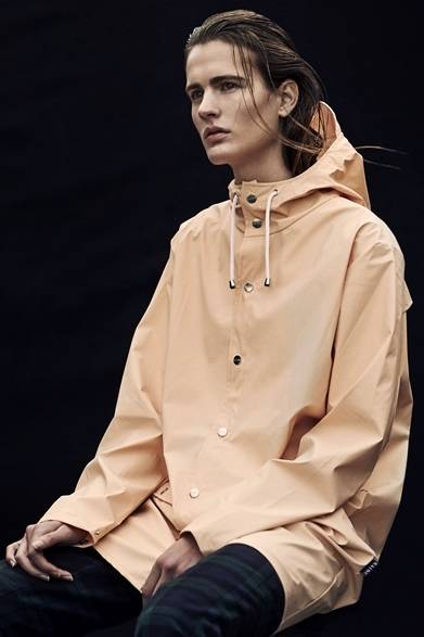 <strong>RAINS｜デンマーク発・新進レインウエアブランド、レインズ日本上陸</strong><br />ロングジャケット 1万3000円