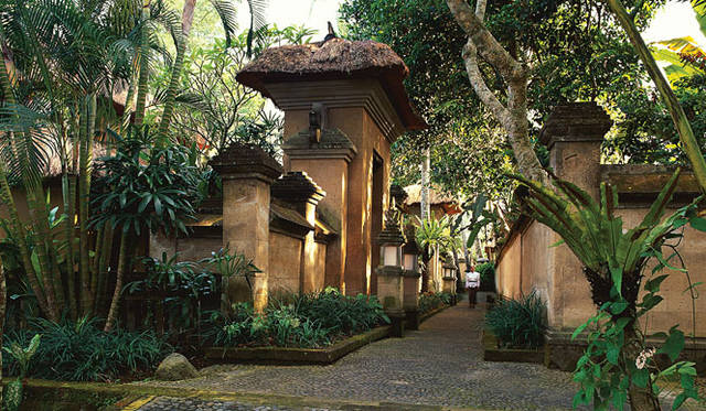 <strong>Amanresorts｜アマンリゾーツ</strong>　「アマンダリ（Amandari）」　Paved Walkways　© Amanresorts