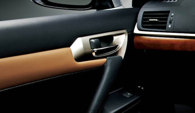 CT200h version L