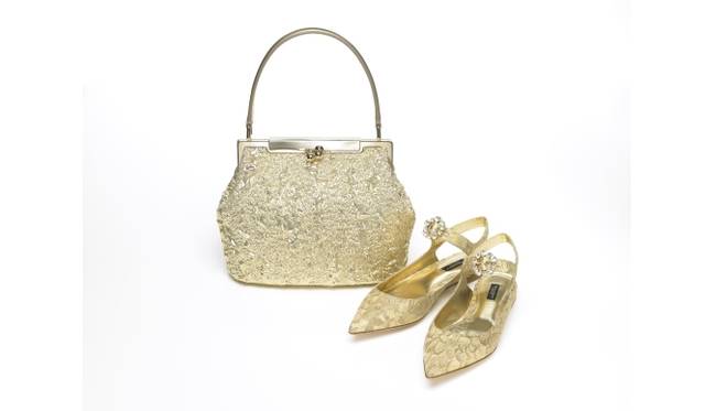 <strong>DOLCE & GABBANA｜阪急うめだにてレディスバッグイベントを開催</strong>　（上）バッグ「サラ」[W24×H20.5×D11cm]　20万8950円　（下）フラットシューズ　8万2950円