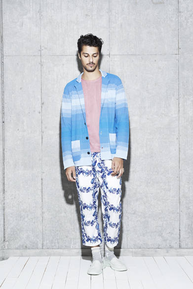 CARDIGAN JACKET ¥23,000, KNIT TEE ¥11,000, PANTS ¥15,000