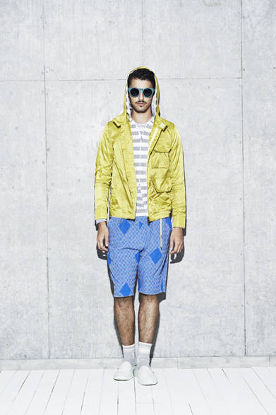 BLOUSON ¥18,000, PARKA ¥13,000, TEE ¥7,000, SHORTS ¥12,000