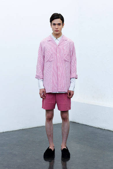 SHIRT 2万1000円、SHIRT 1万6000円、SHORT PANTS 9000円、BANDANA 8000円、SHOES（URU×BLOHM）2万8000円