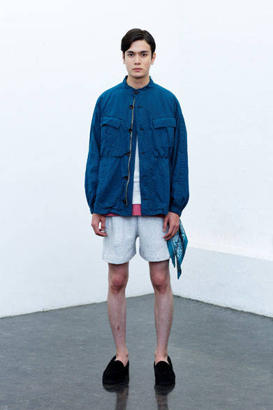 BLOUSON 3万6000円、LONG SLEEVES T-SHIRT 1万4000円、TANK-TOP 8000円、SHORT PANTS 1万4000円、BANDANA 8000円、SHOES（URU×BLOHM）2万8000円