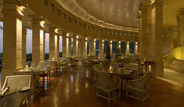 <strong>Amanresorts｜アマンリゾーツ</strong>　「アマンジウォ（Amanjiwo）」　Dining Room　© Amanresorts