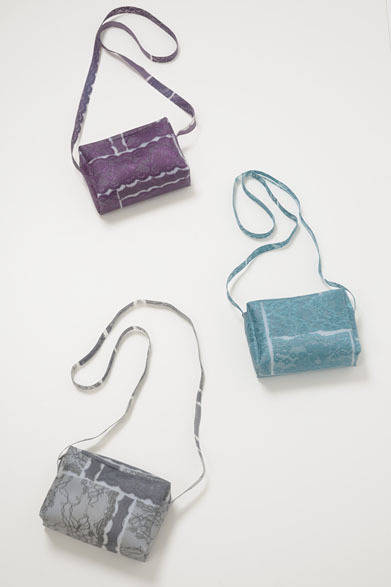 バッグ各1万6000円（LUISA CEVESE）　※税抜価格