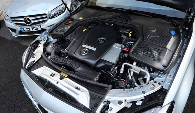 メルセデス・ベンツ C 250のエンジンは、最高出力155 kW（211 ps）/ 1,200-4,000 rpm、最大トルク350 Nm/ 1,200-4,000 rpmというパワーを発揮する