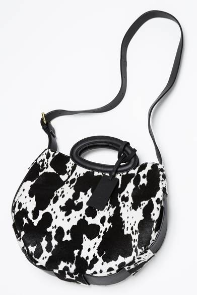 <strong>MARNI｜マルニから日本限定のサマードレス&バッグが登場</strong><br /><br />カウプリント<br />価格｜20万1000円（税抜）<br /><br />マルニジャパン<br />Tel. 03-6416-1024