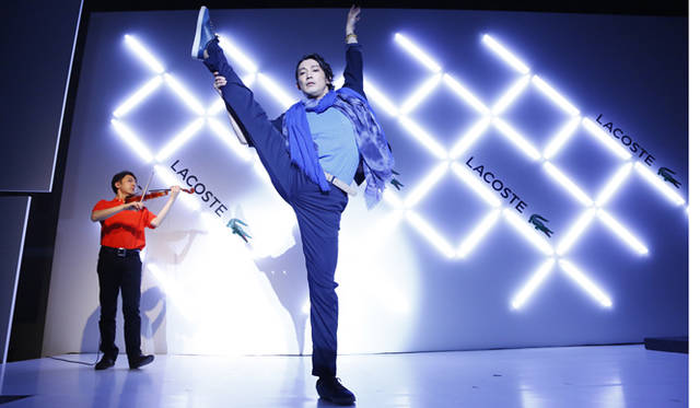 ステージでダンスを披露した西島千博氏