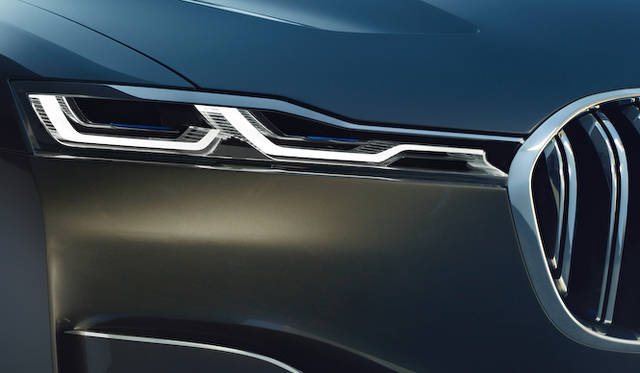 薄い4灯ヘッドライトはBMWレーザービームを採用