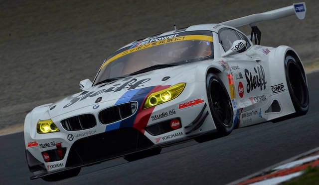 The BMW Z4 GT achieved a 1-2 finish in the season's opening race in 2014, prior to this event.