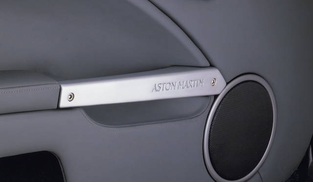 Aston Martin V12_VANQUISH（2001）｜アストンマーティン V12 ヴァンキッシュ