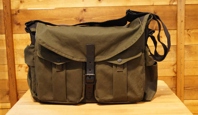 <strong>FILSON｜フィルソン</strong>　FILSON+MAGNUM PHOTOS「Harvey Messenger Bag（ハービー メッセンジャー バッグ）」［W39×H30×D10cm］4万4500円