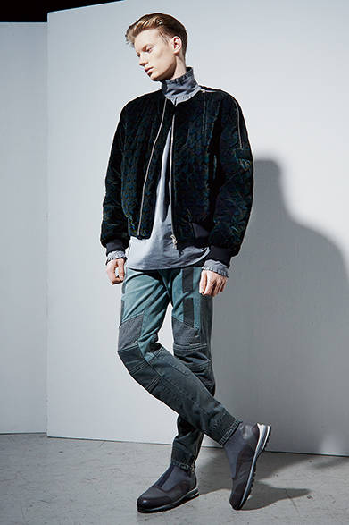 <strong>DRIES VAN NOTEN（ドリス ヴァン ノッテン）</strong>　阪急限定のキルティングブルゾンは、深いグリーンとダブルジップがポイント。今シーズンを象徴する上品なシャツと、ハードなコットンパンツを合わせた着こなしが新鮮。<br />ブルゾン18万6840円 ※阪急メンズ限定、プルオーバーシャツ5万760円、パンツ10万5840円、［シューズ参考商品］（ドリス ヴァン ノッテン／阪急メンズ東京2階）