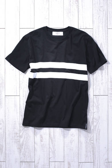 MEN'S | The "Twin Fin" T-shirt is also made from 100% organic cotton fabric. The naming is unique, as expected from a surf brand. T-shirt ¥10,000 (LVDI)<br />*Tax excluded price