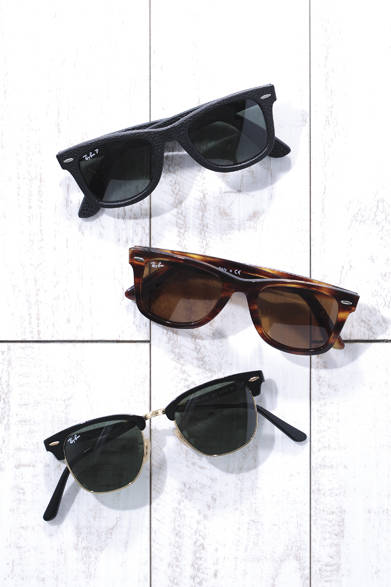 MEN'S | Classic sunglasses continue to evolve, featuring elements like leather frames. (From top) "WAYFARER" ¥39,000, "WAYFARER" ¥22,000, "FOLDING CLUBMASTER" ¥26,000 (All by Ray-Ban)<br />*All prices are tax excluded.