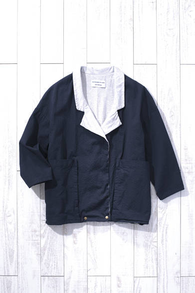 WOMEN'S | A casual jacket that will be a useful addition to your wardrobe for the upcoming season. The jersey lining ensures comfort and makes it easy to coordinate with dresses or any bottoms. Cotton Jersey Jacket ¥50,000 (Les Prairies De Paris)<br />*Tax excluded price