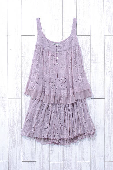Chiffon Cutwork Camisole ¥13,000, Chiffon Cutwork Skirt ¥18,000 (Both by Mes Demoisells)<br />*Tax excluded price