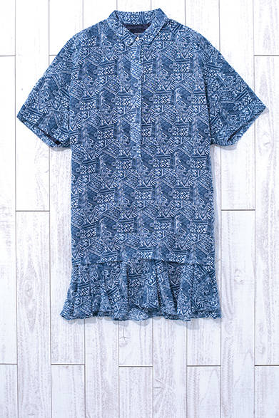 A shirt dress design enhanced with feminine ruffles. Dress ¥20,000 (JOURNAL STANDARD)<br />*Tax excluded price