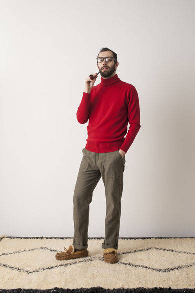 Turtleneck Sweater 2万5920円、Fatigue Pants 1万9440円、Eye Wear collaborated with“BLANC..”参考商品