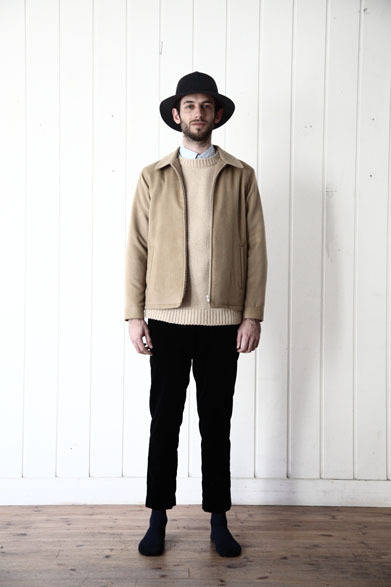 Blouson ¥49,140, Knit ¥38,880, Shirt ¥16,200, Velvet Pants ¥30,780, Hat ¥29,700