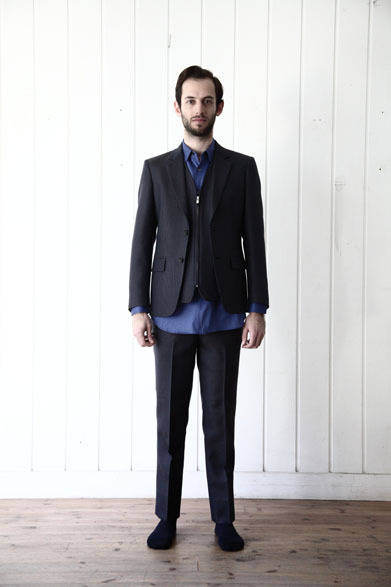 Jacket ¥58,320, Vest ¥30,780, Cut-and-sew Shirt ¥29,160, Pants ¥29,700