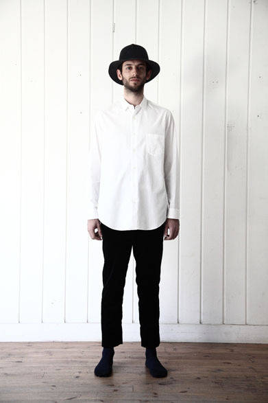 Shirt ¥19,440, Velvet Pants ¥30,780, Hat ¥29,700